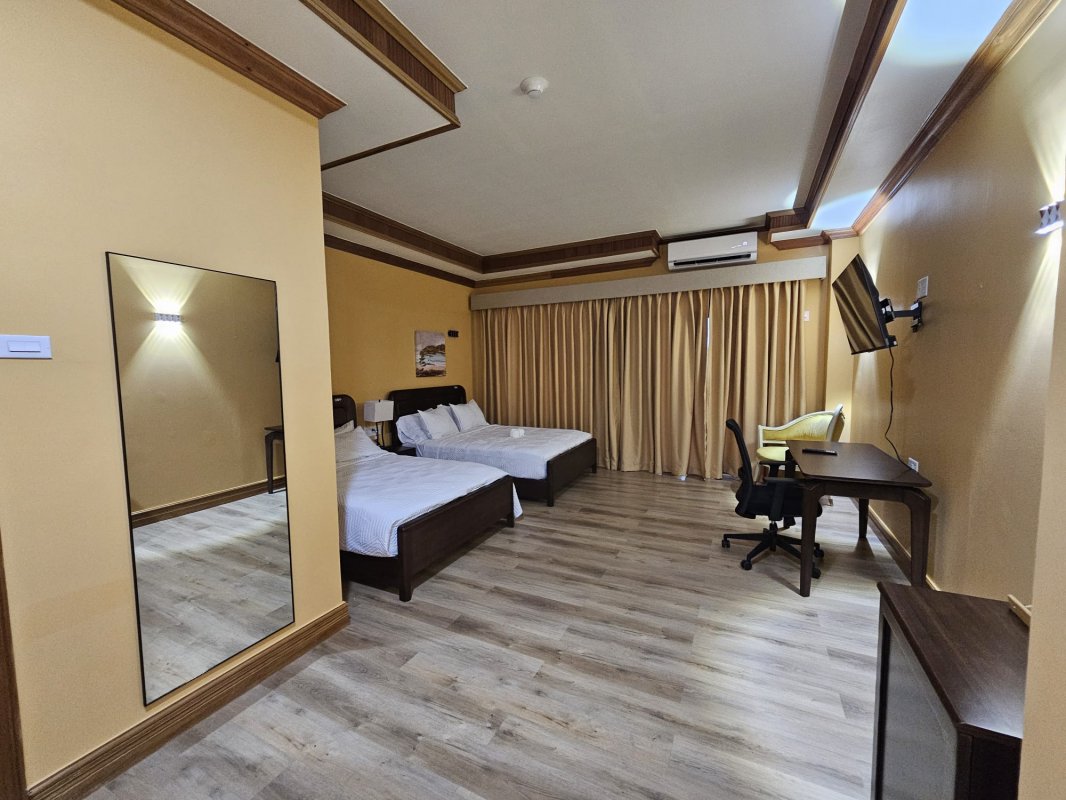 Deluxe Family Room 